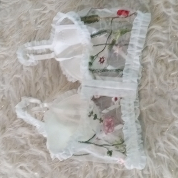 Floral White sheer bralette - Picture 2 of 2